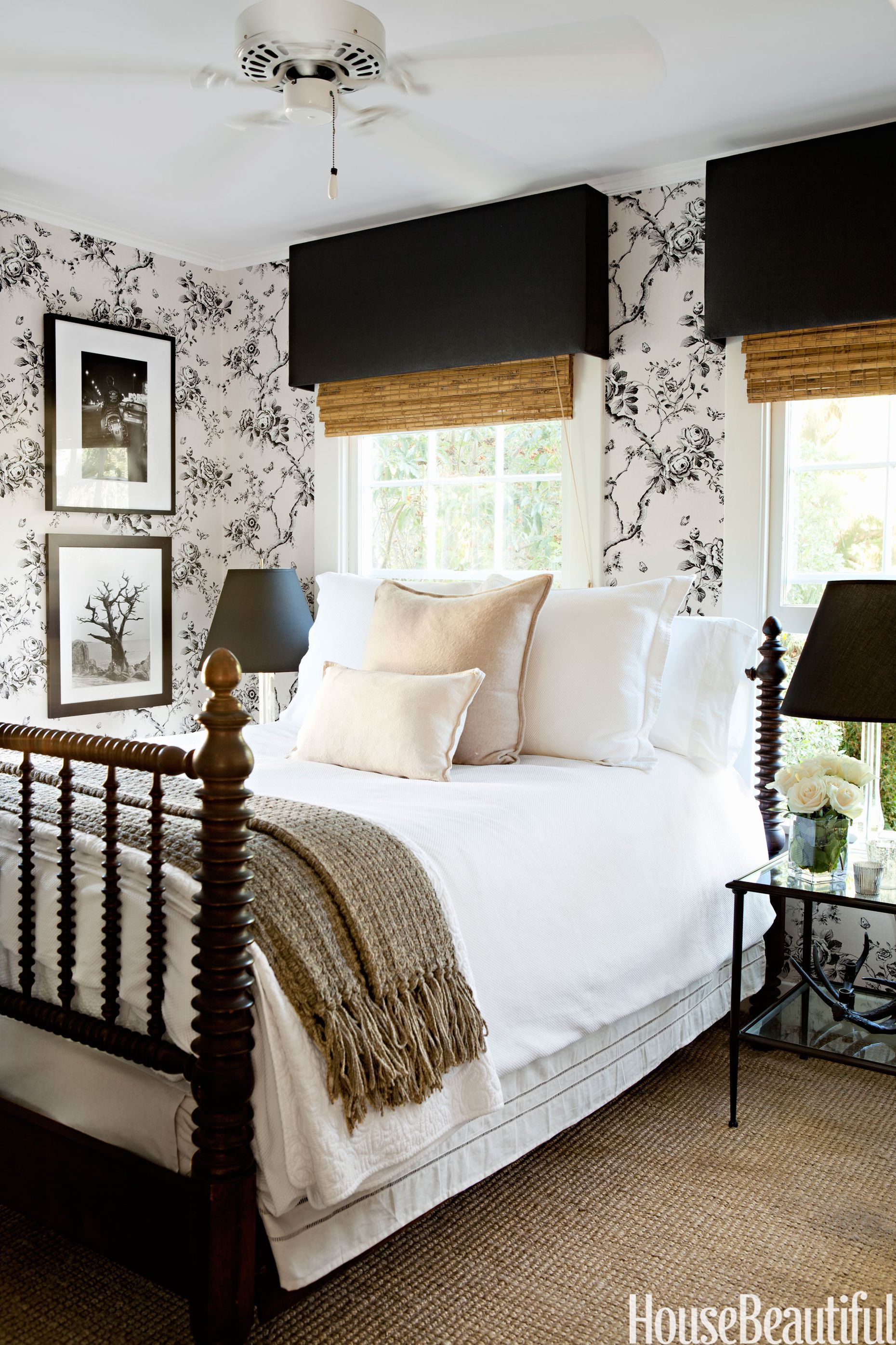 15 Beautiful Black and White Bedroom Ideas - Black and White Decor