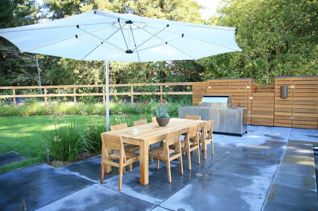 How to Pick a Patio Umbrella That Performs