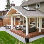 Outdoor Kitchen in a Transitional Style by Synthesis Design | House