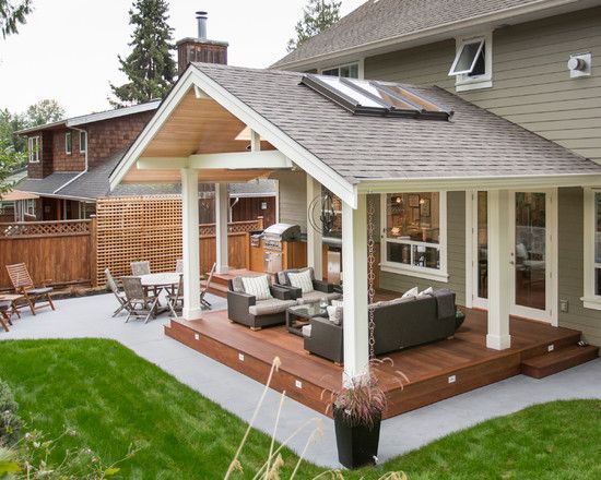 Outdoor Kitchen in a Transitional Style by Synthesis Design | House