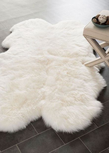 Obsessing over this white faux sheepskin rug that goes perfect in a