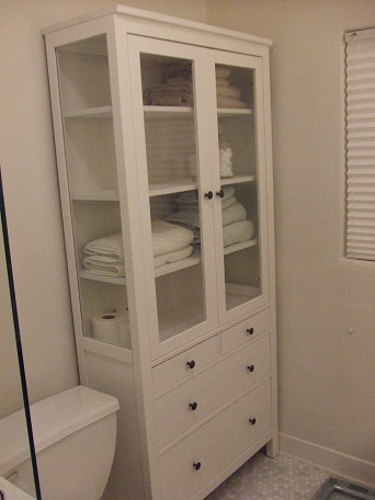 Functional Storage: Maximizing Space with a Bathroom Storage Cabinet