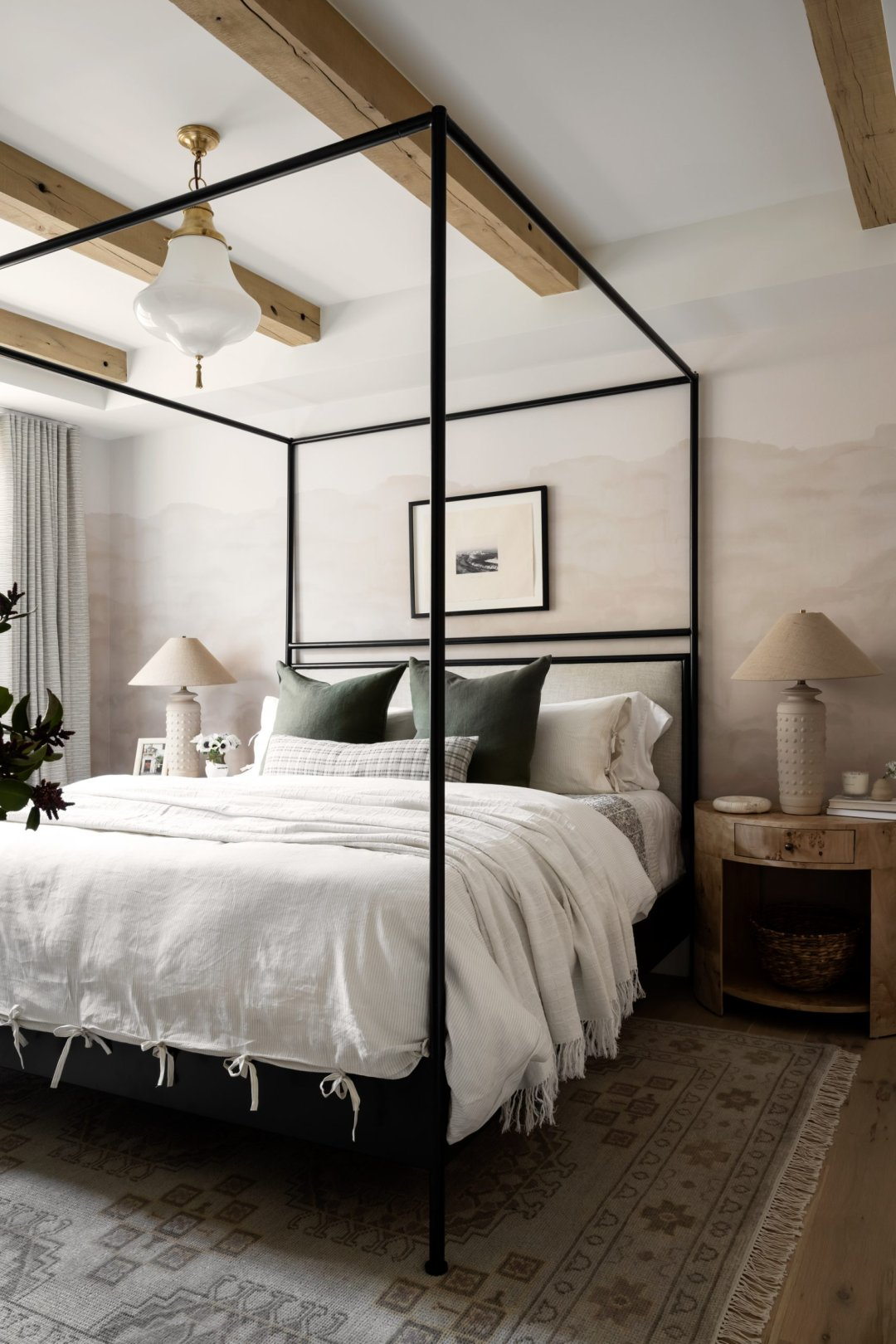 How to Decorate Your Bedroom
Using Black Canopy Bed 