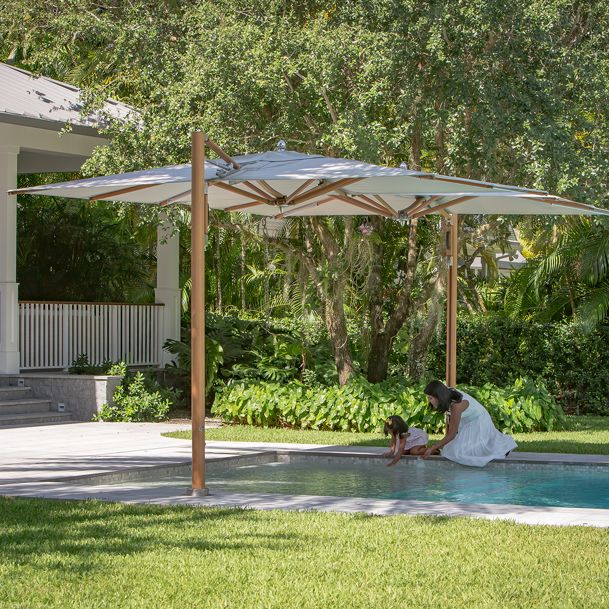 The Bet Cantilever Umbrella
You Need for Your Patio or Swimming Pool