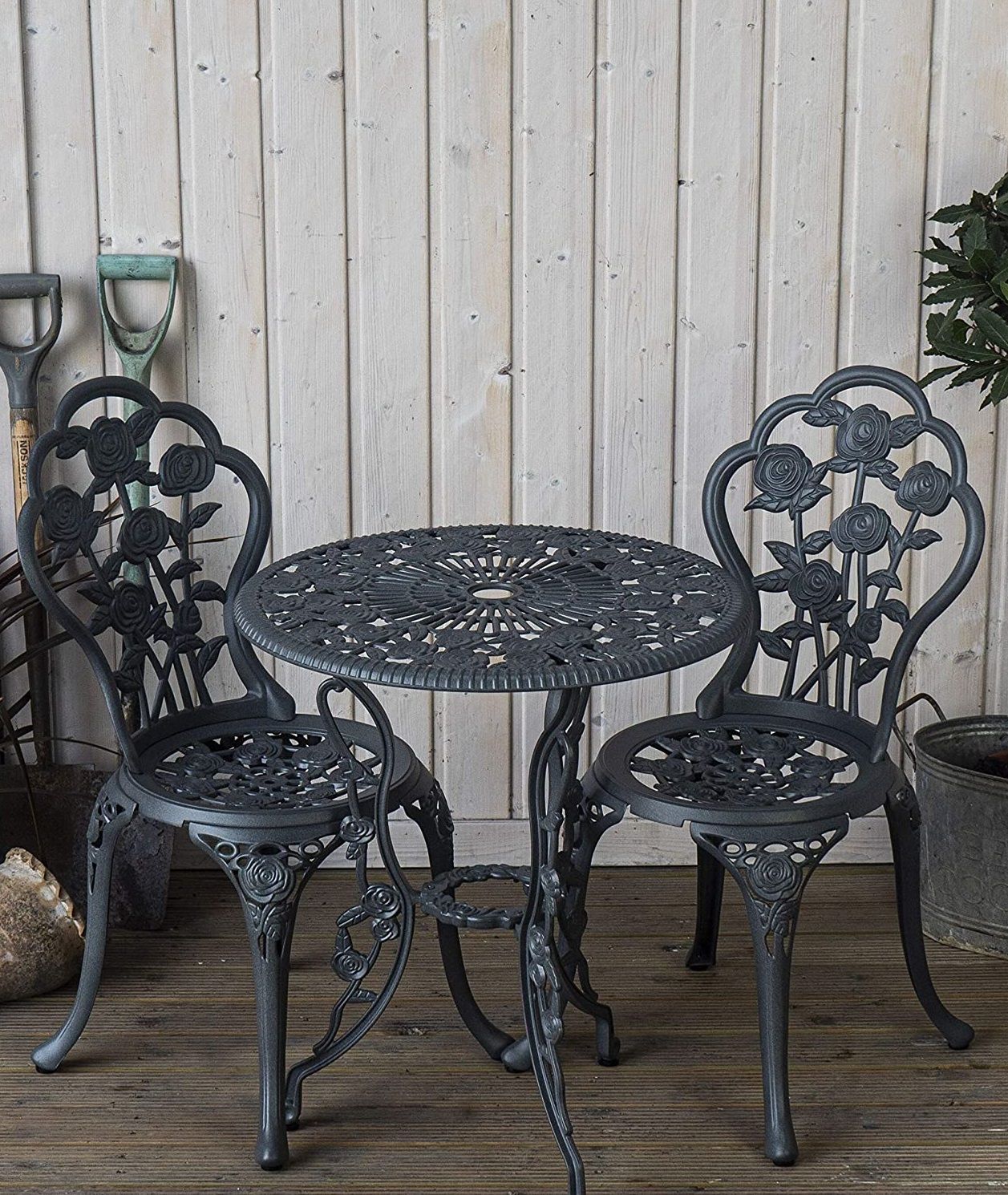 Cast Aluminium Garden
Furniture for Relaxing