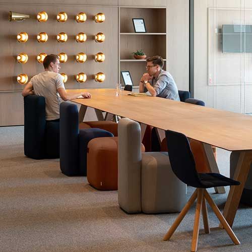 Modern Comfort: Choosing the Right Contemporary Office Furniture