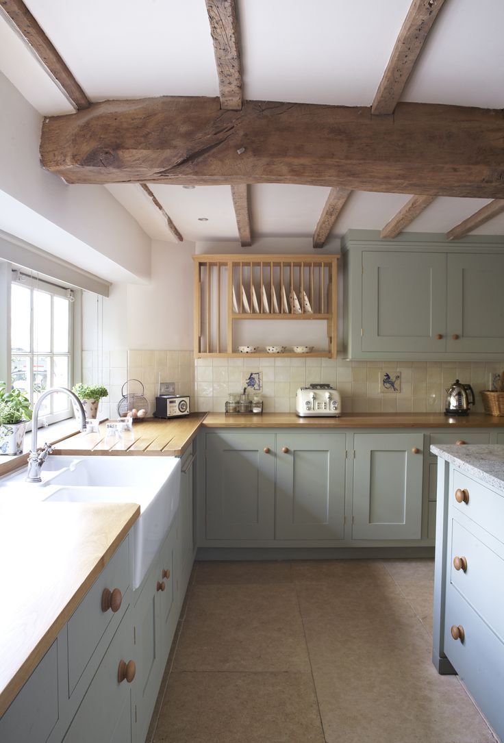 Country Kitchens That Scream Spring