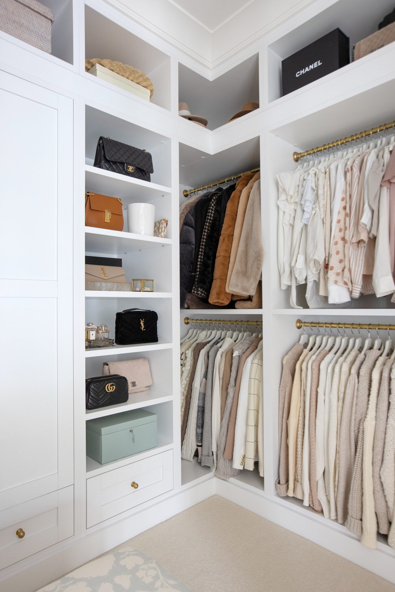 Install The Custom Closet To
Enhance The Great Look