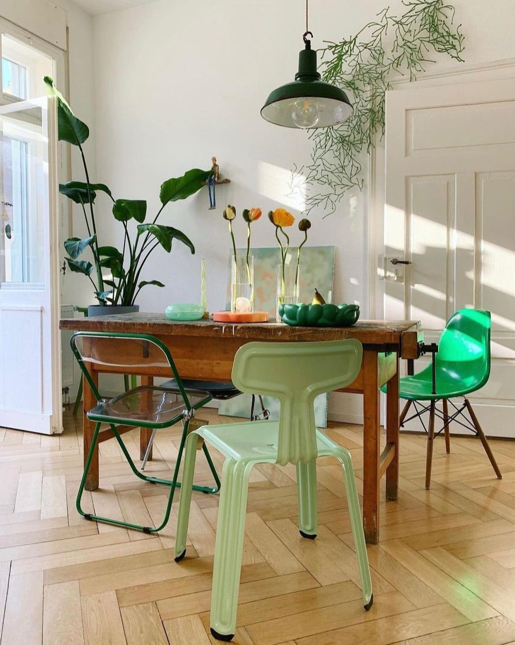 Comfortable Seating: Tips for Choosing
Dining Chairs