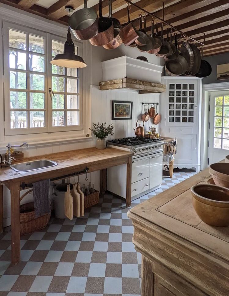 Lovely French country kitchen design