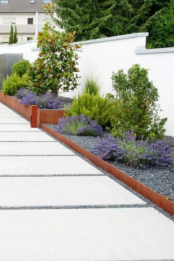 Tips on Gorgeous Garden Edging
Landscapes