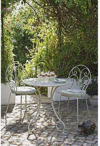 Choosing the right Garden
bistro sets