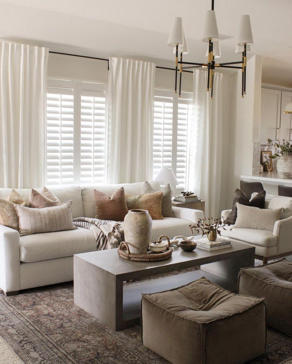 Living room window treatments: how to choose the right one