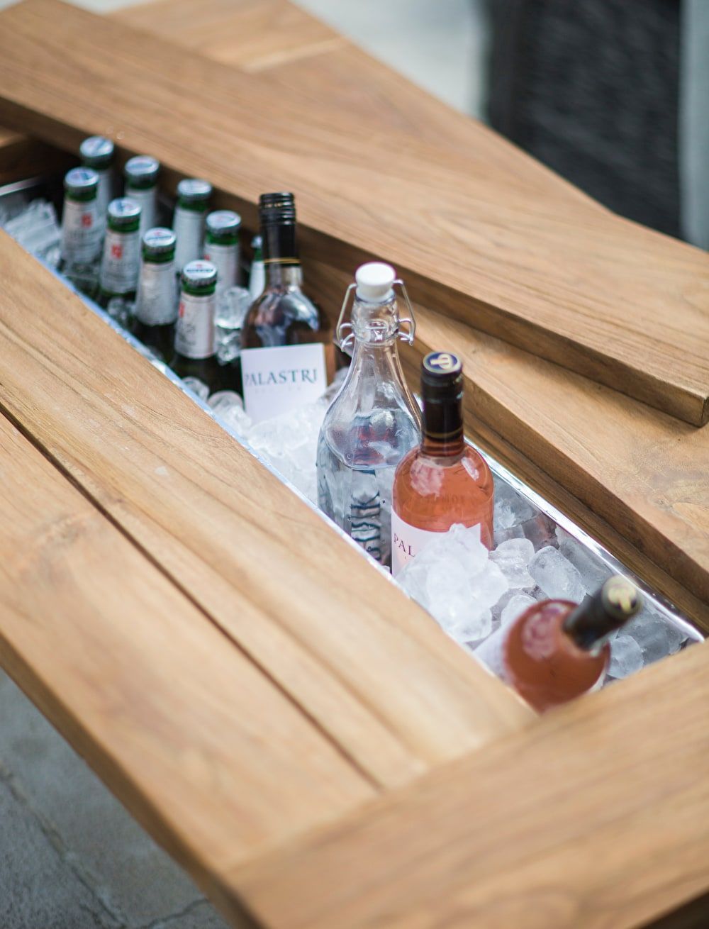 Interesting Outdoor Bar Ideas
for hosting the best parties