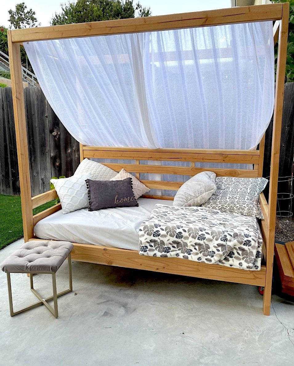 An Elegantly Luxurious Outdoor
Daybed with Canopy