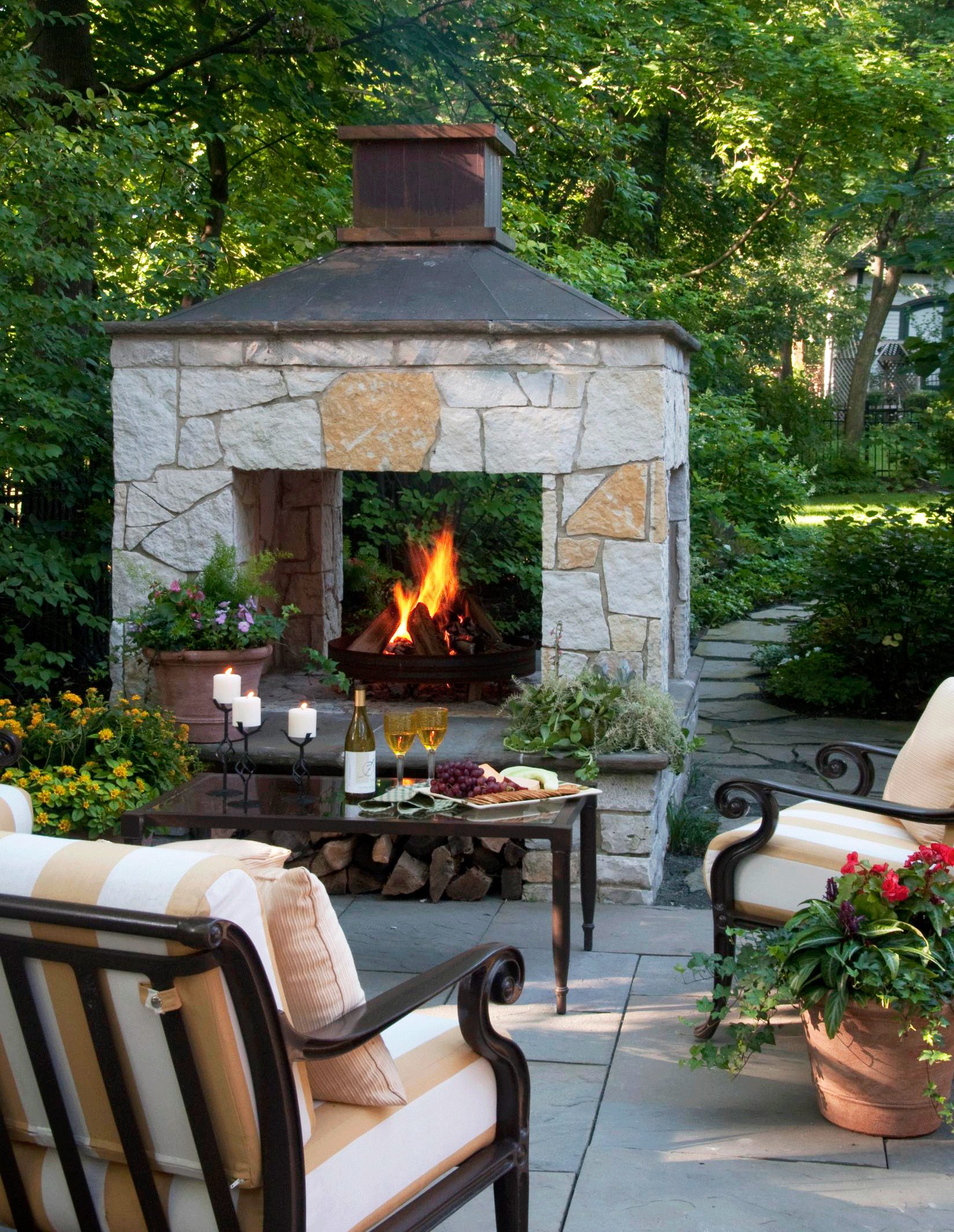 Outdoor fireplace designs –
Give that Touch of class