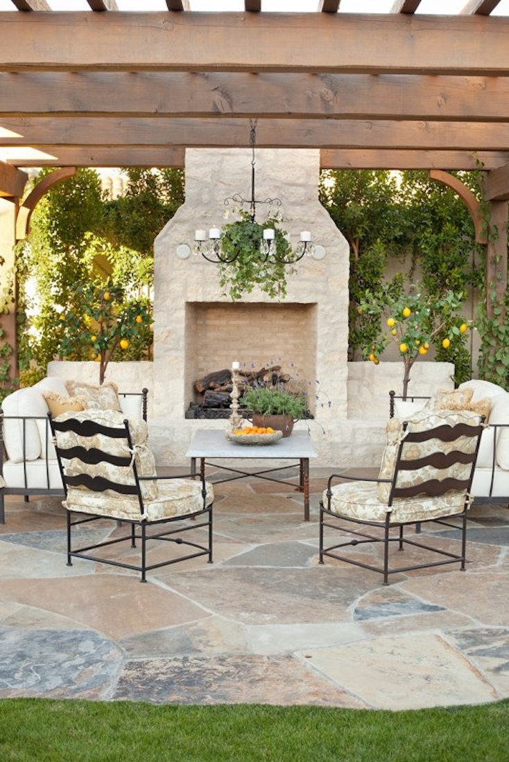 A Suitable Patio Fireplace