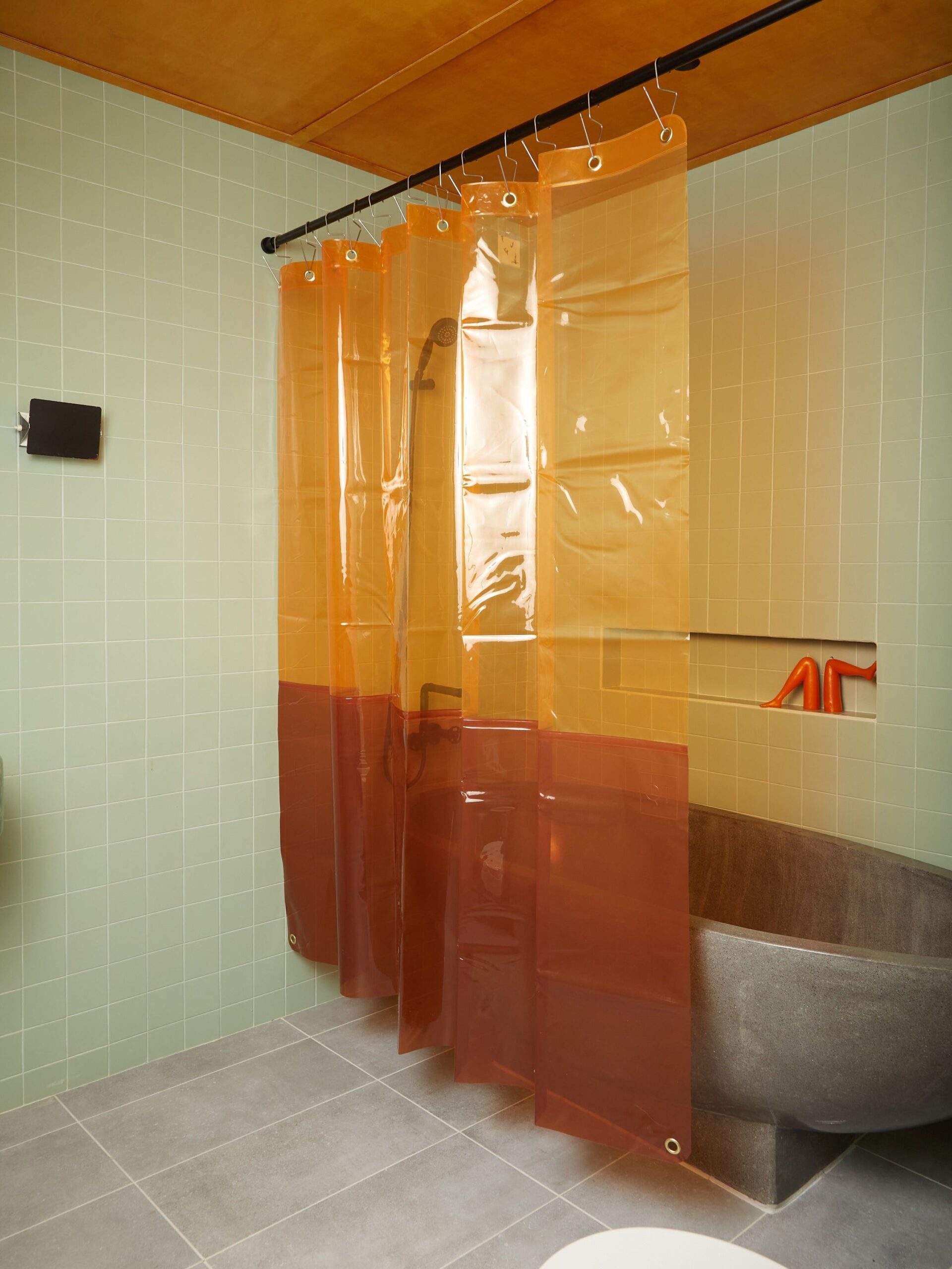 A Guide To Install Luxury Shower Curtains