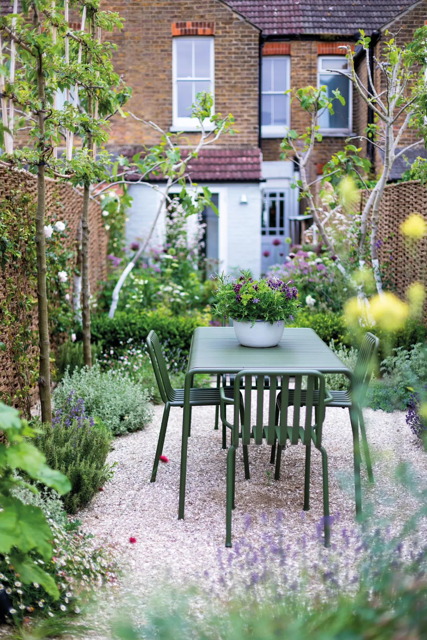 Small garden design tips of
new gardeners