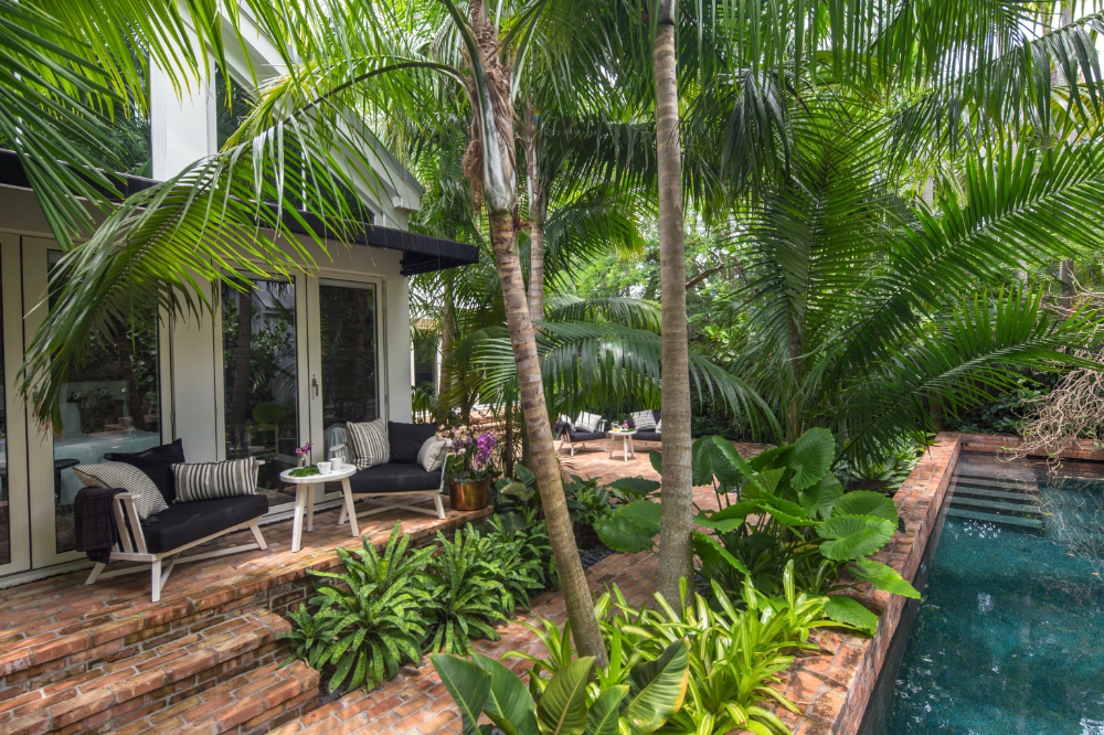 Tropical Landscaping For Exotic Retreat