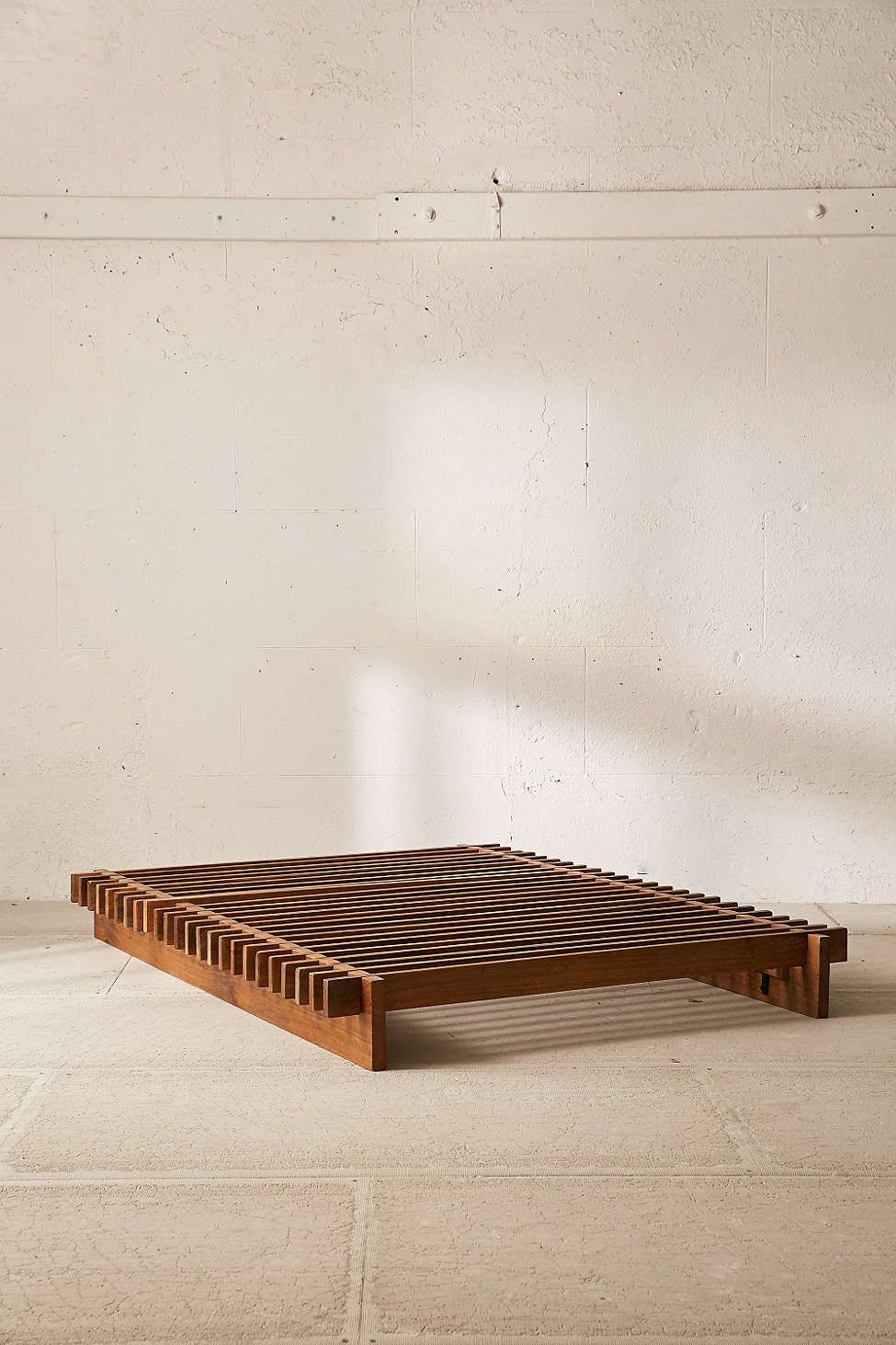 The Strong and Tasteful Wood Bed Frame for your Bedroom