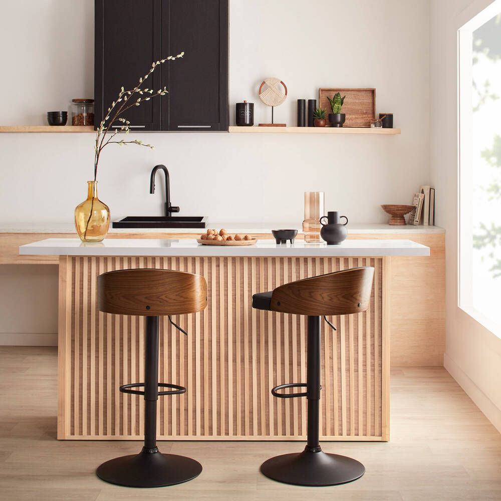 Making the Best Use of
Adjustable Bar Stools at Home