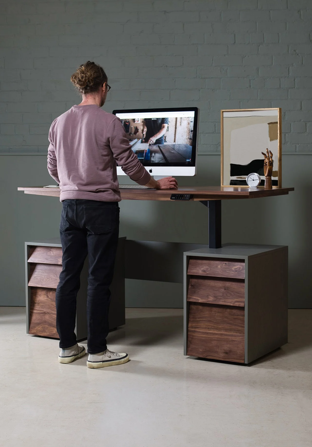 Work in Comfort: Exploring Adjustable
Desk Options