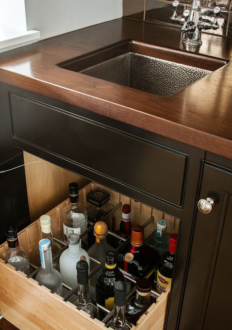 Entertain in Style: Choosing the Right  Basement Bar Countertop