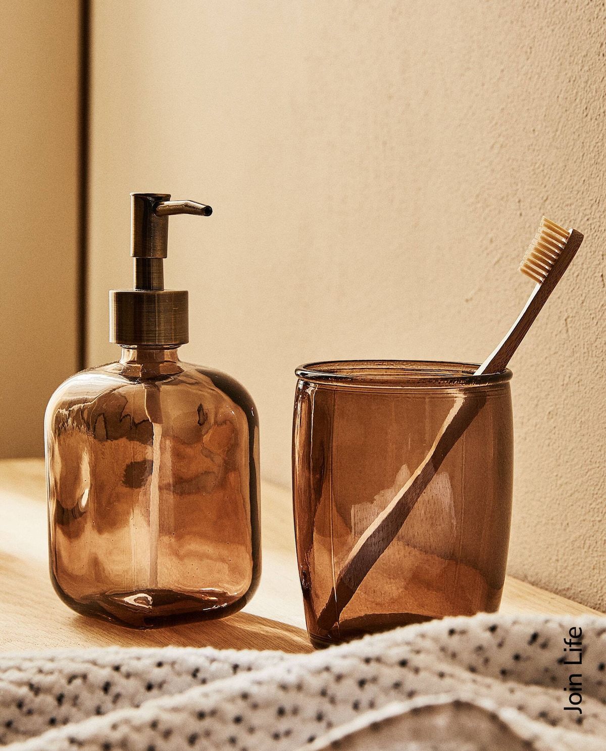 Remodelling Your bathroom with
a Classy Bathroom Accessories Set