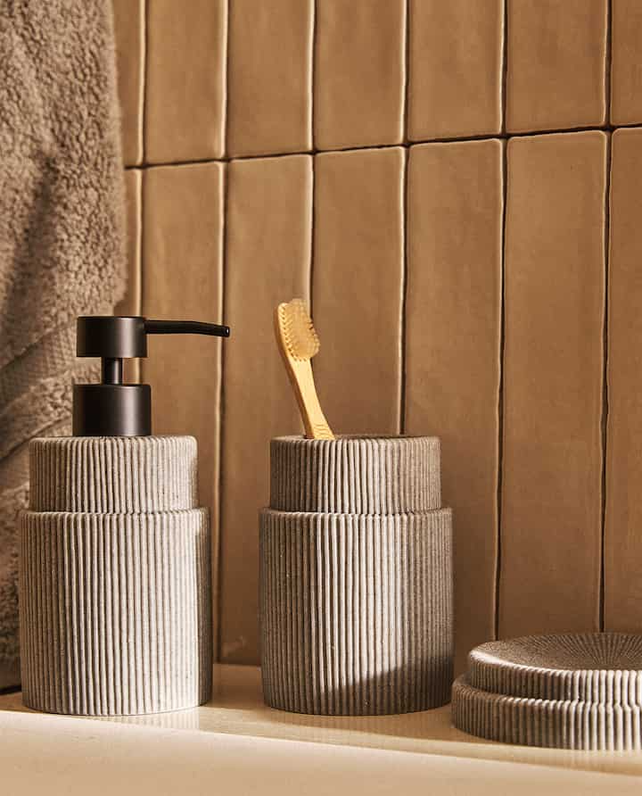 Remodelling Your bathroom with
a Classy Bathroom Accessories Set