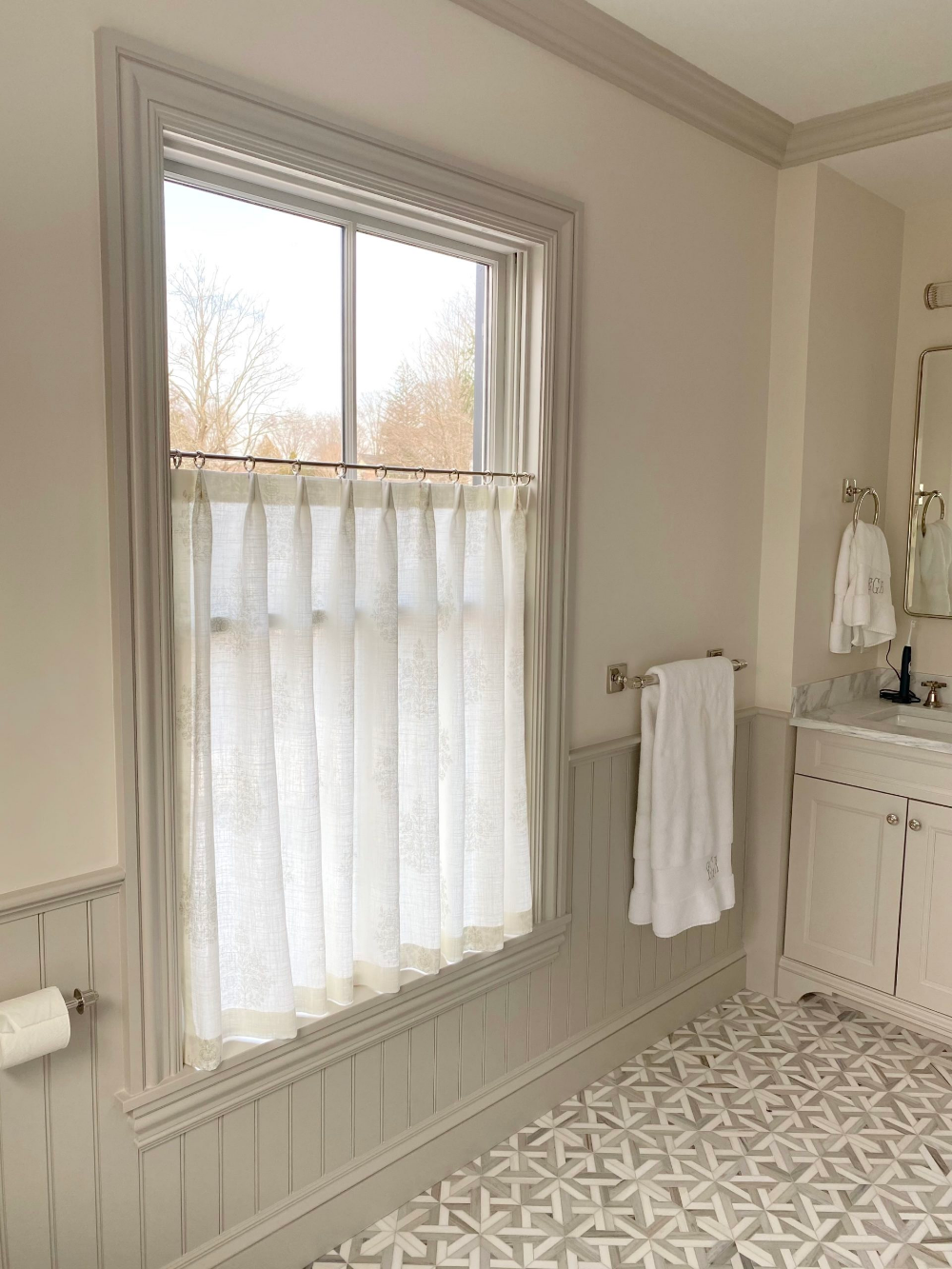 How to choose bathroom window curtains