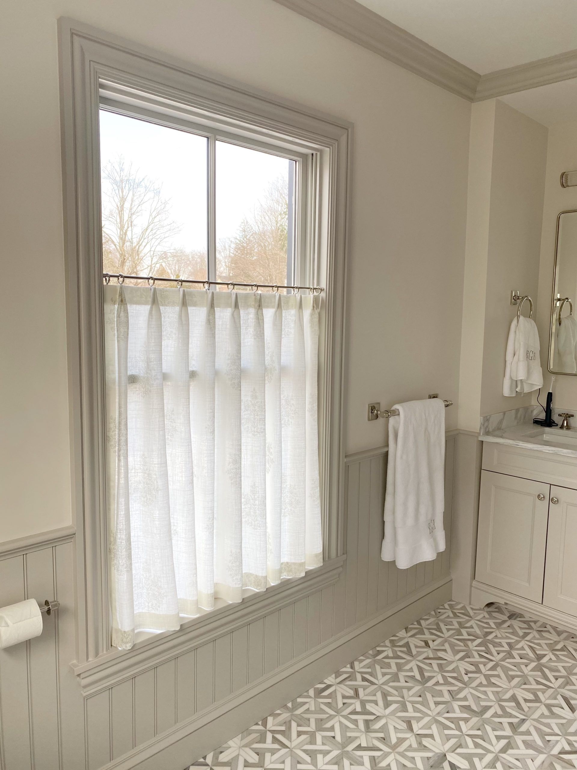 Different types Bathroom
window treatments