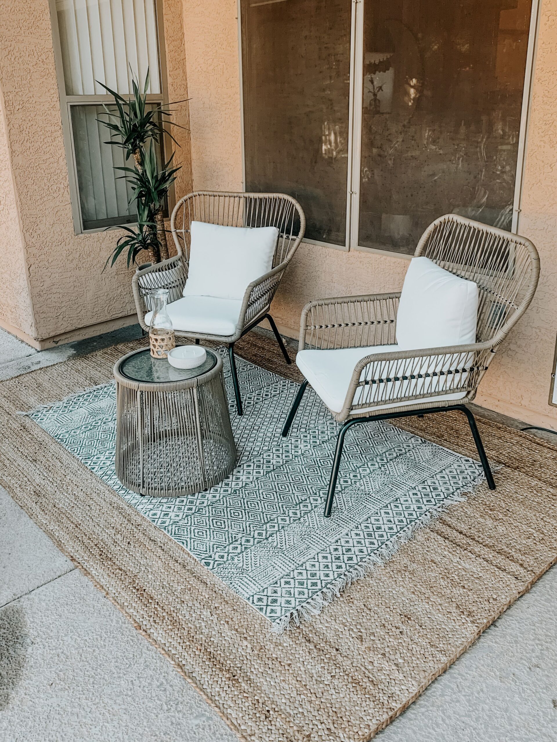 Get the Luxury of Bistro Patio
Set for your home