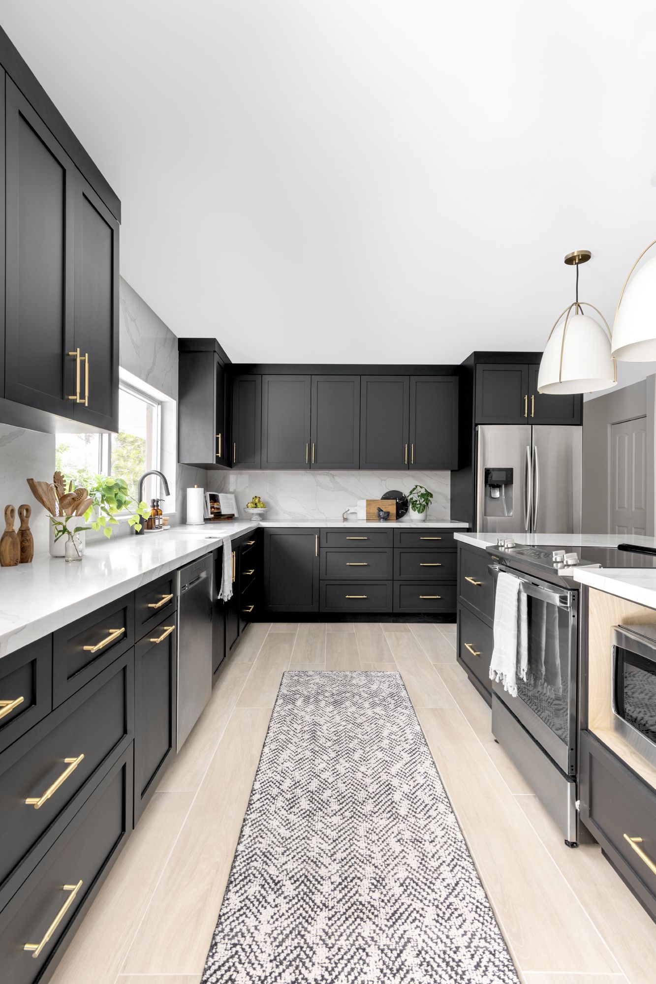 The Attractive Black Kitchen
Cabinets