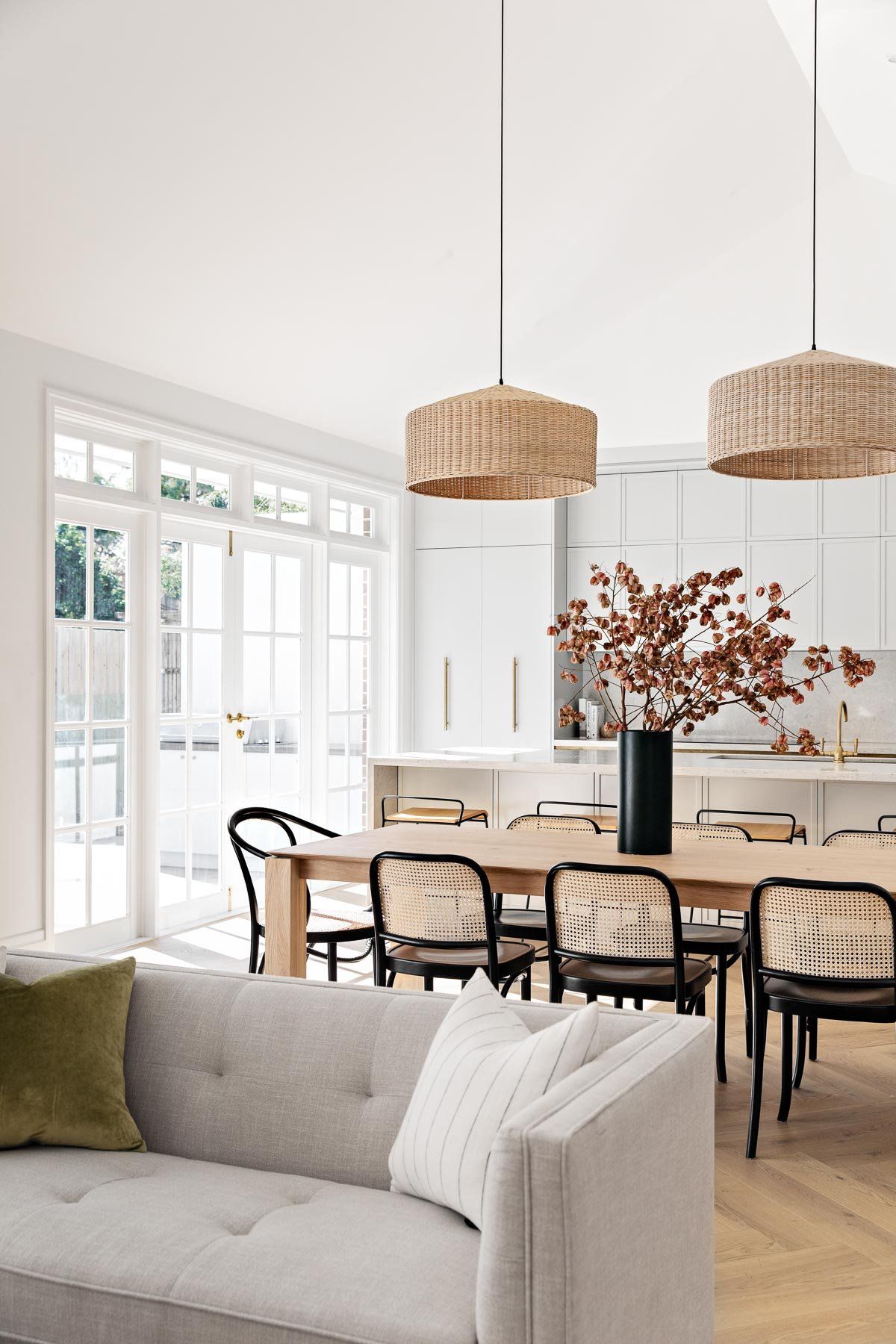 Pristine dining room lighting
modern lights