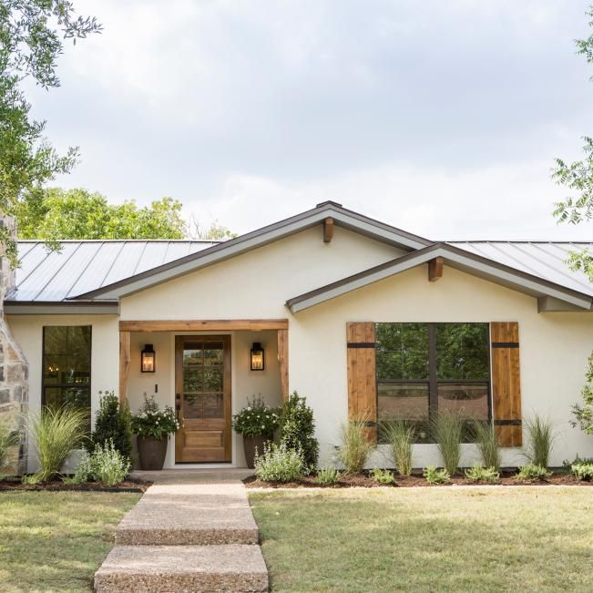 Why painting exterior wood
shutters is important