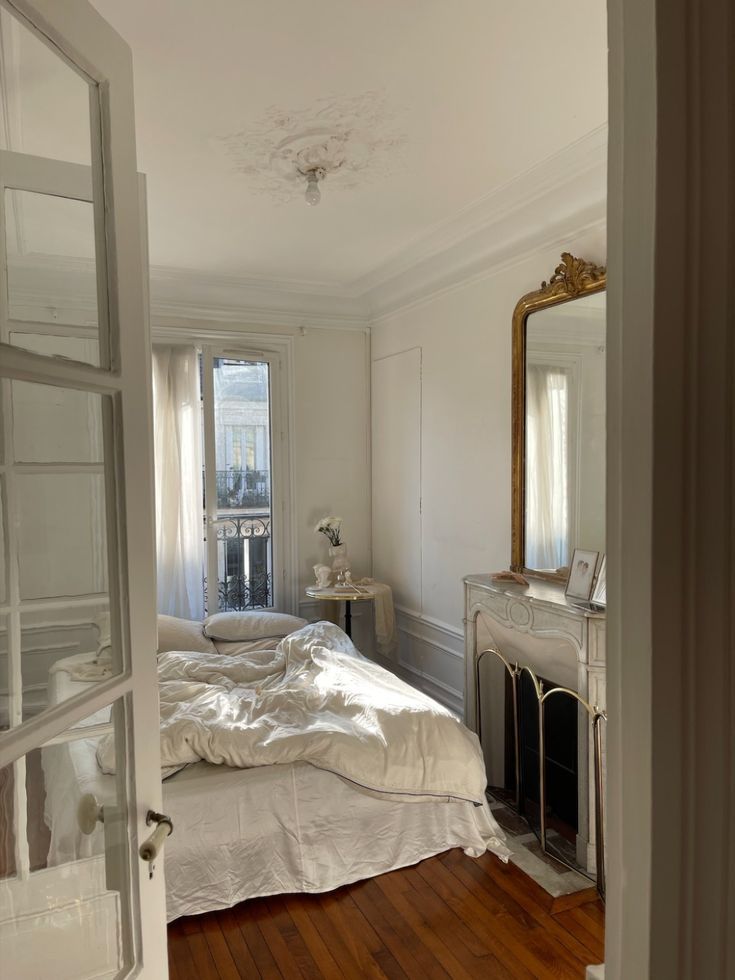 French Bedroom – The Stylish
One