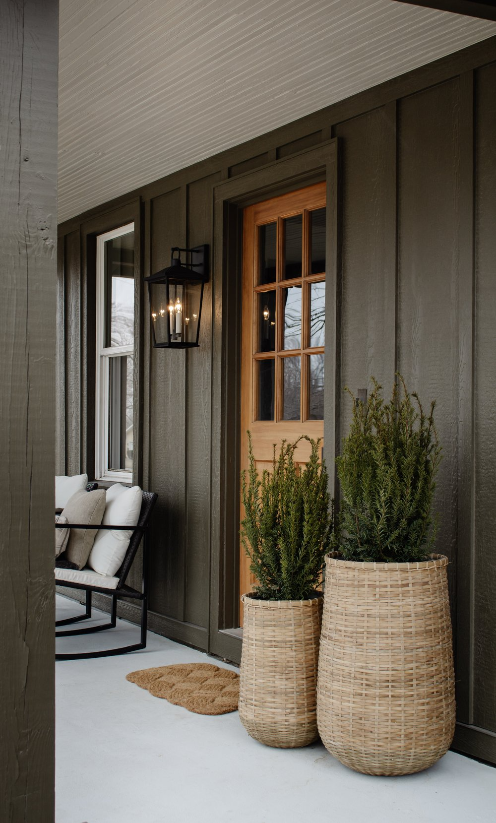 How to have a perfect front
porch decor