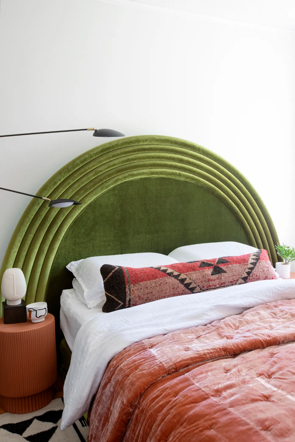 Go Creative in Choosing
Headboards for Your Bed