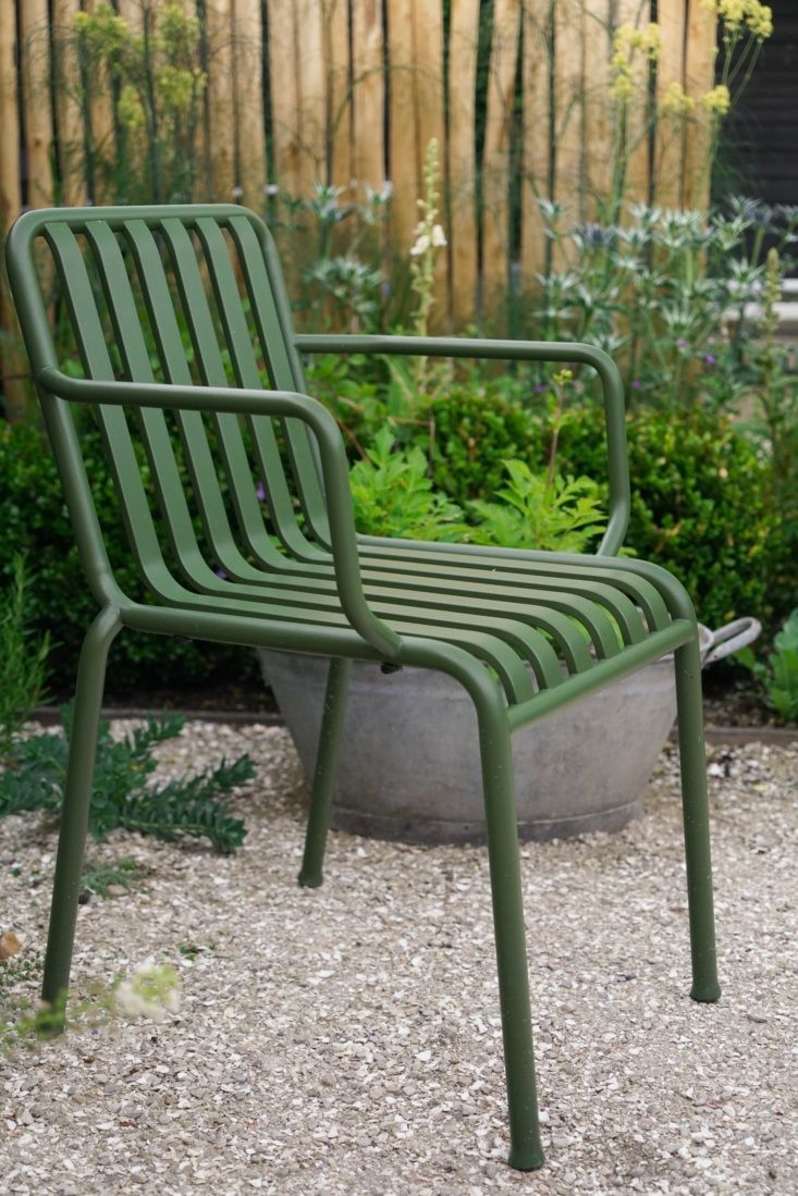 The use of metal garden chairs