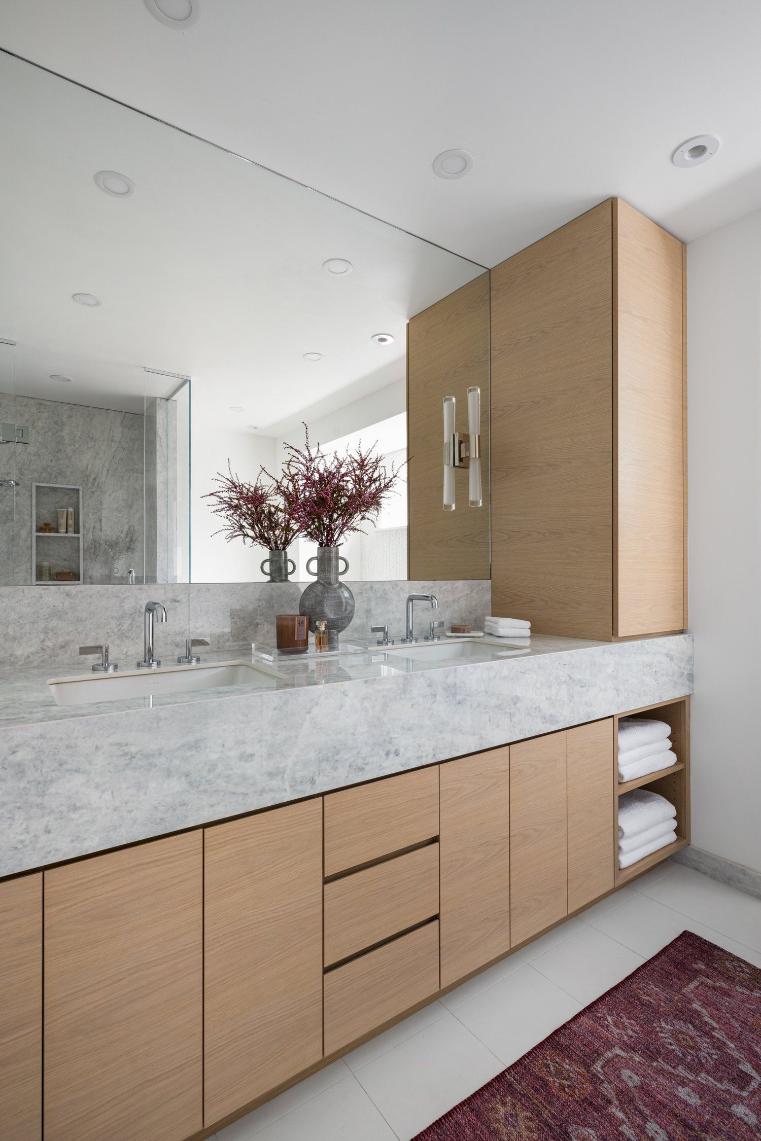 Advantages of a modern bathroom vanity