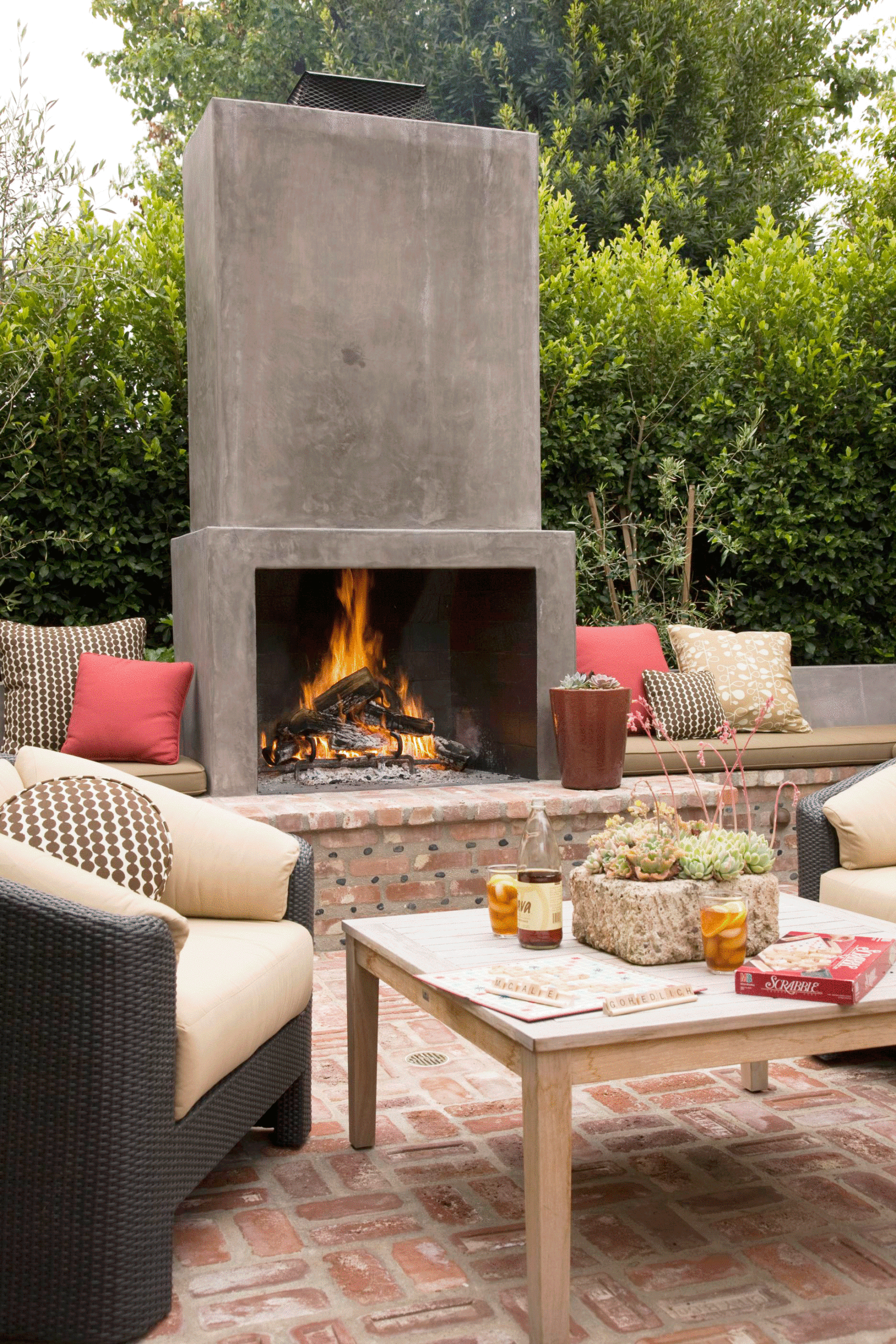 AMAZING OUTDOOR FIREPLACE
IDEAS FOR THE PATIO 