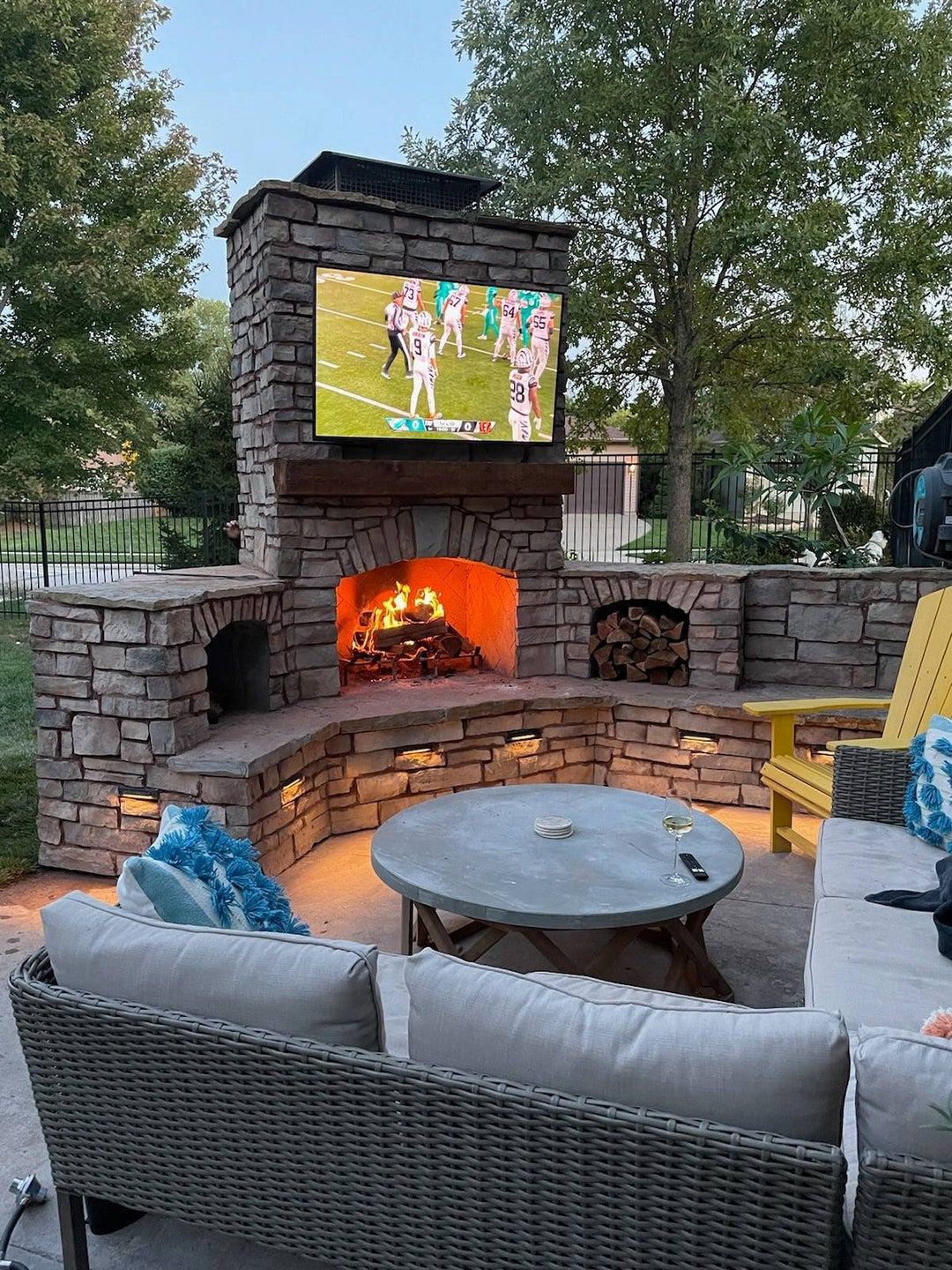 AMAZING OUTDOOR FIREPLACE
IDEAS FOR THE PATIO 