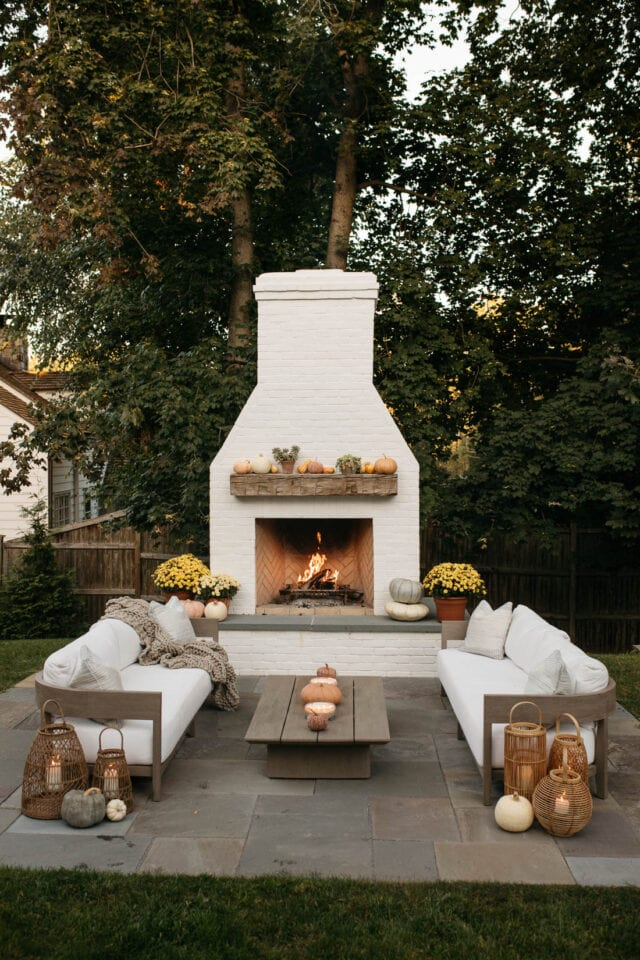 AMAZING OUTDOOR FIREPLACE
IDEAS FOR THE PATIO 