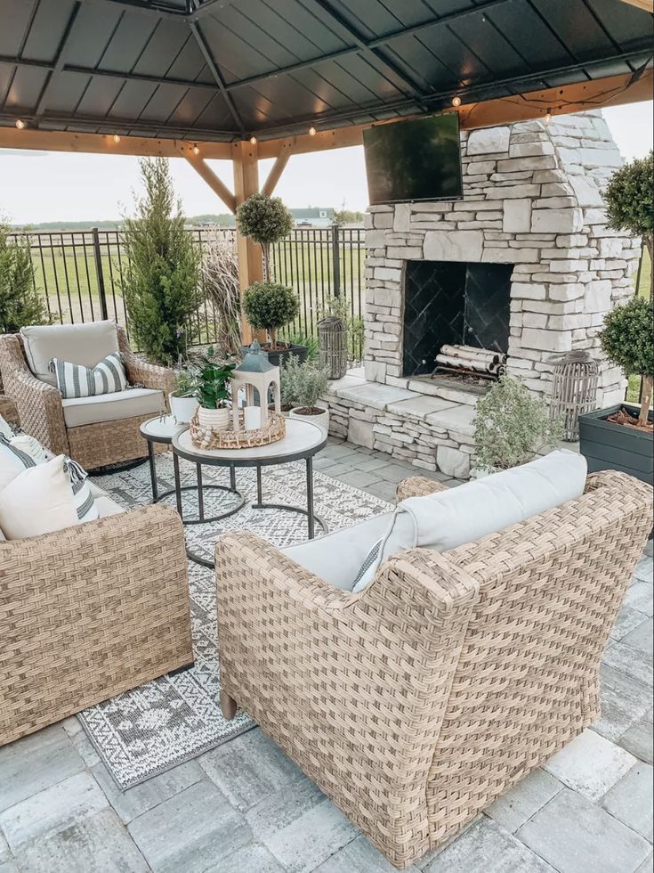 How to get clearance patio
furniture sets