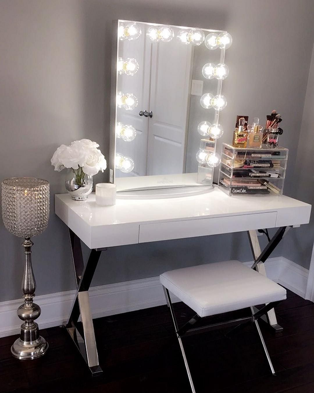 The role of bedroom vanity