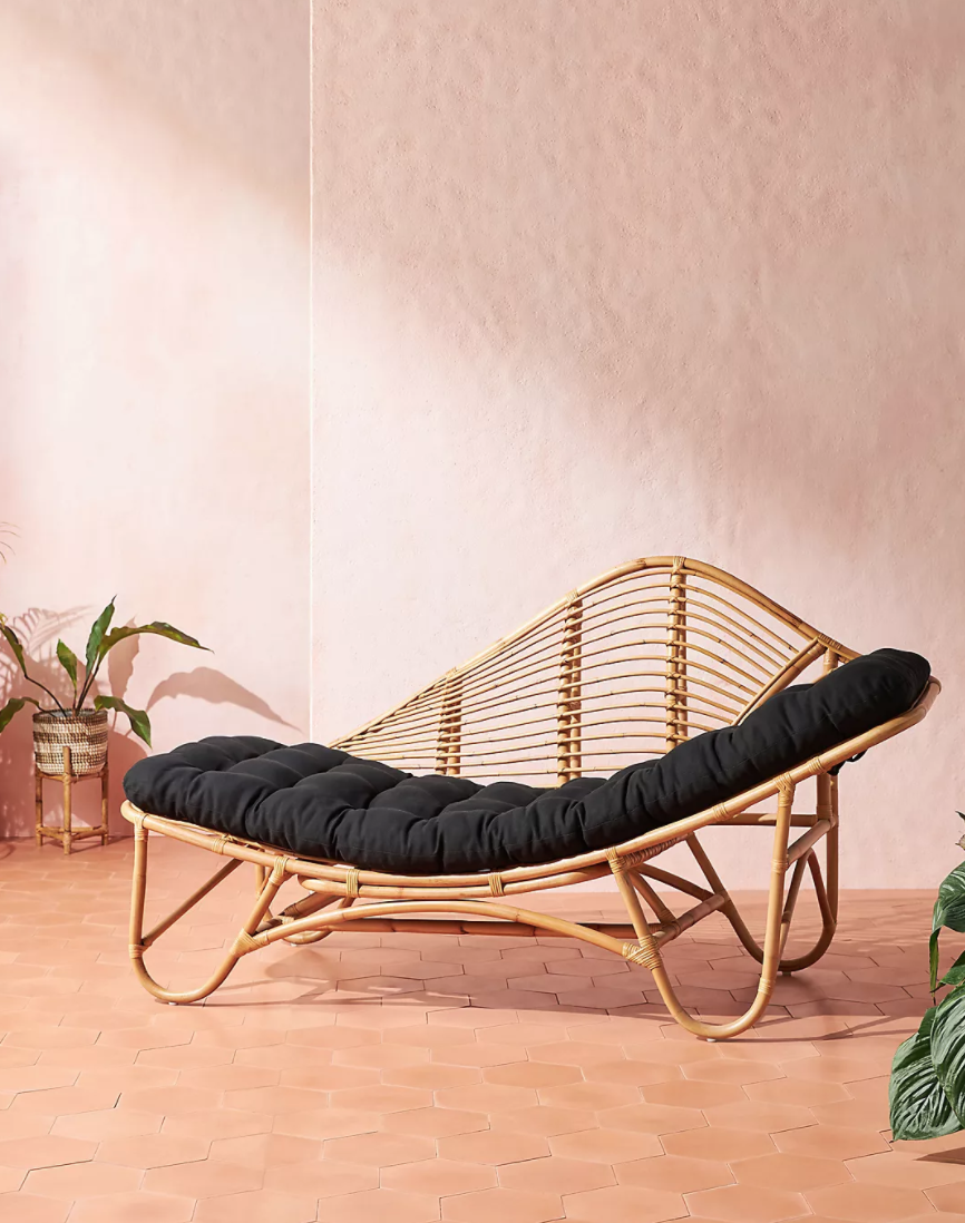 Relax in Style: Choosing the Perfect
Wicker Sofa for Your Patio