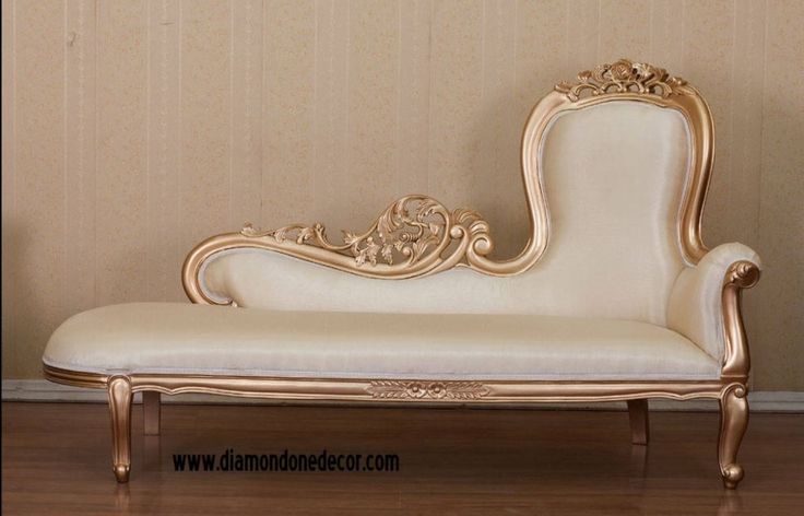 Baroque French Reproduction Louis XVI Style Fainting Couch or Chaise Lounge