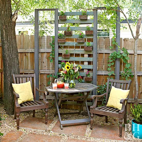backyard ideas vertical planter with pallets and fence pickets KMOCIUK