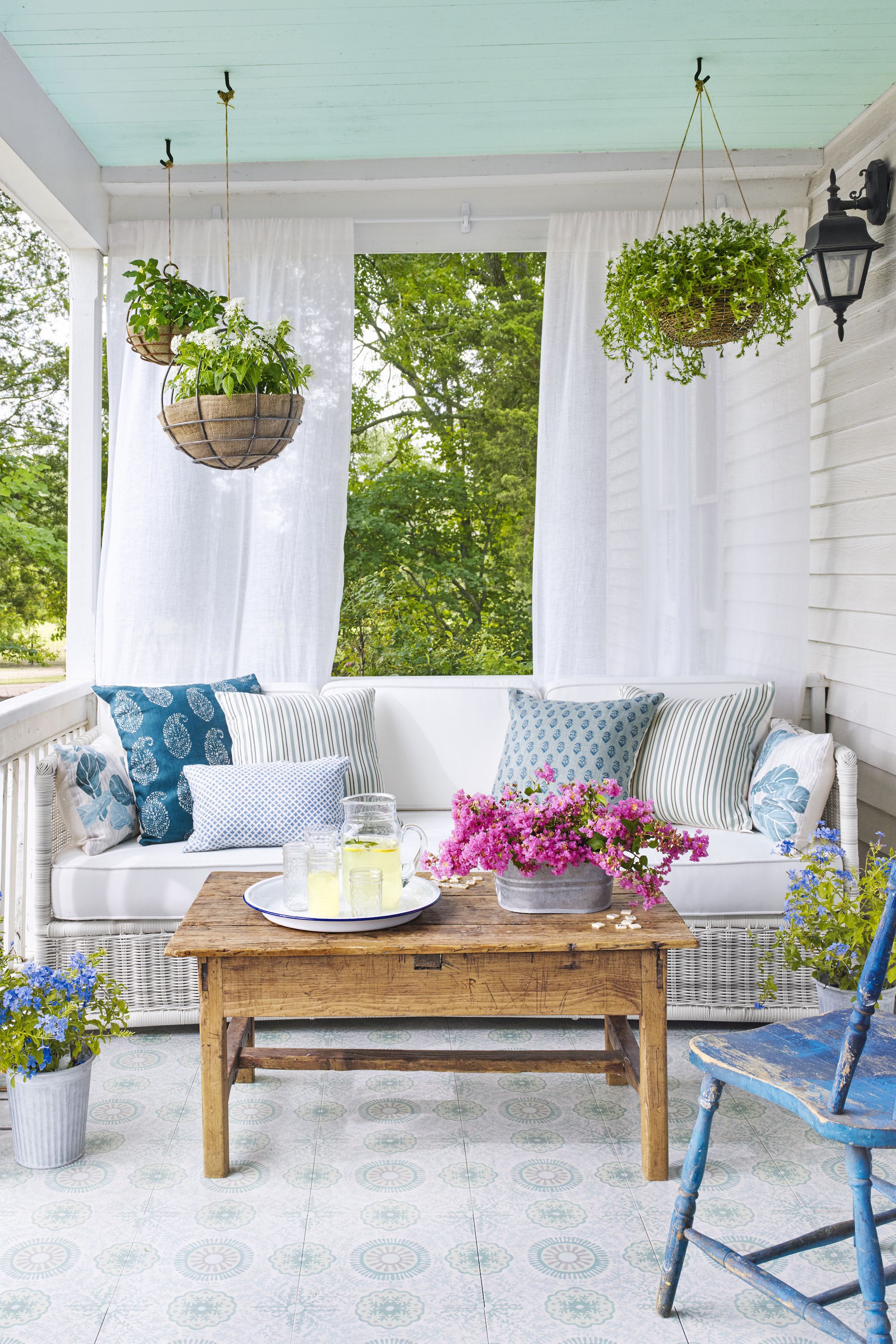 front porch decor 18 front porch ideas - designs and decorating ideas for your front EXRFMDQ
